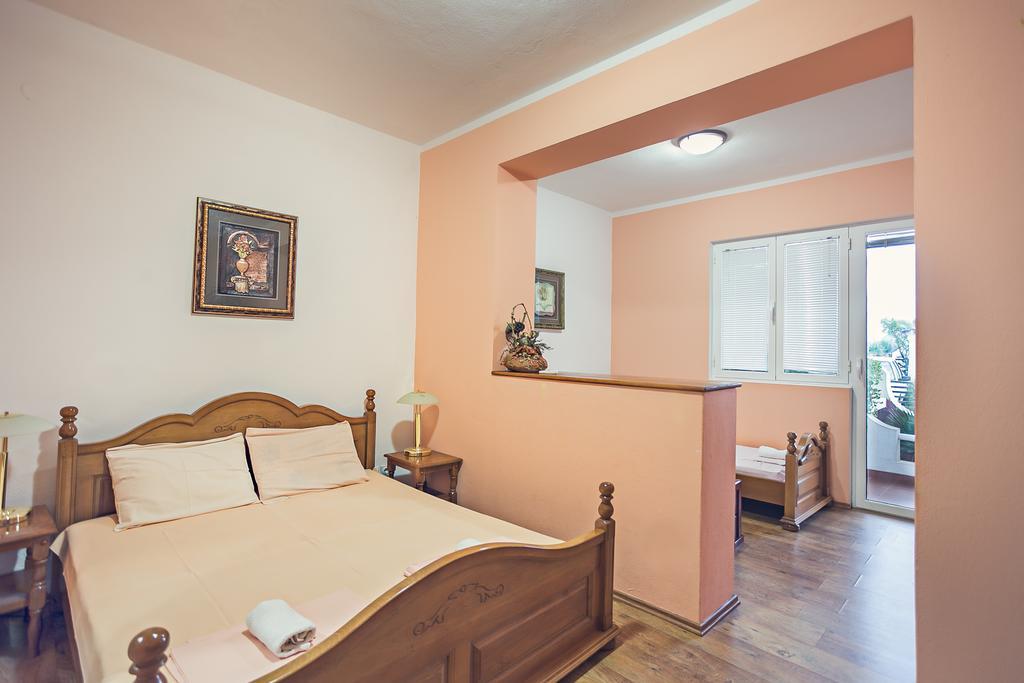 Apartments Atlantis Dobra Voda Bilik gambar